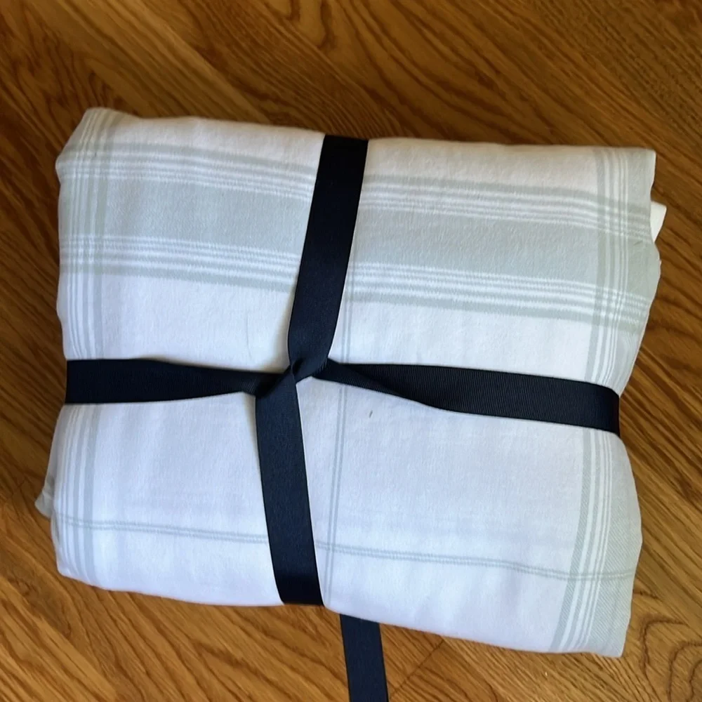 Boll & Branch Organic Flannel Top Sheet Size Queen NEW with 1 sham pillowcase
